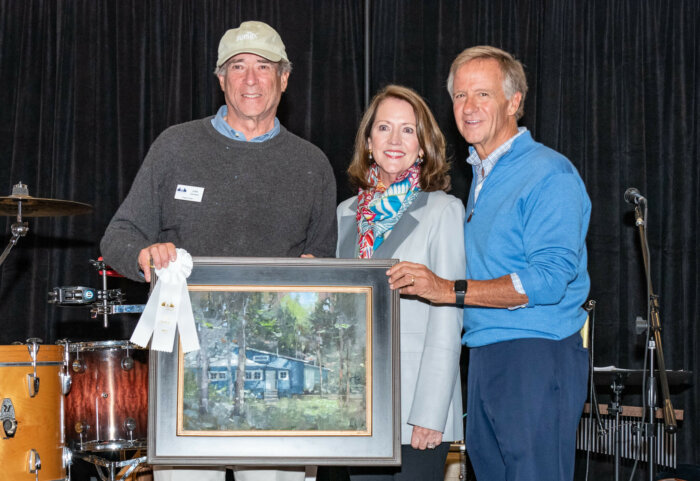 John Guernsey receives award at Plein Air in the Smokies 2022