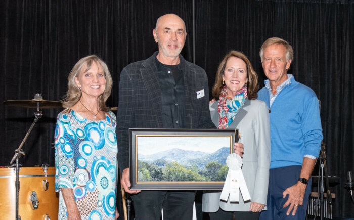 Plein Air in the Smokies committee chair Nancy Daves, Artist Carl Bretzke, Former TN First Lady Crissy Haslam and Gov Bill Haslam, photo by Joe Rentz